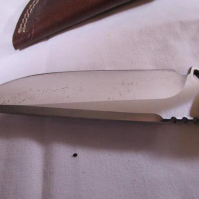 Mossy Oak knife with hard leather sheath