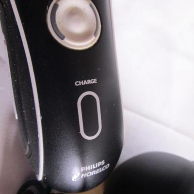 Phillips/Norelco electric razor with case