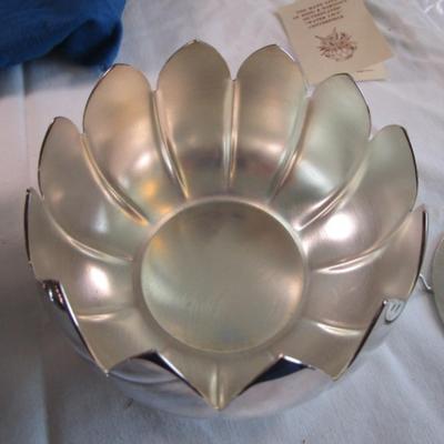Silver-plated water lily centerpiece