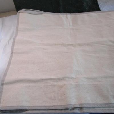 Linen/plastic zippered under-the-bed bag