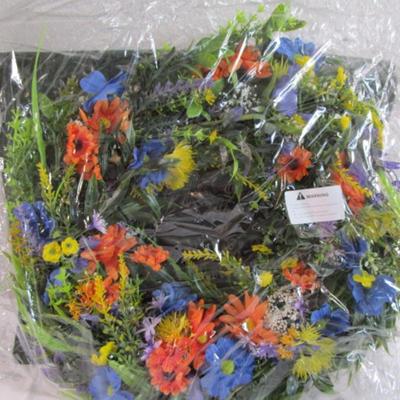 Soomeir's Gift Spring wreath, new in box
