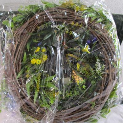 Soomeir's Gift Spring wreath, new in box