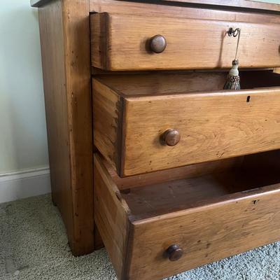 Chest of Drawers With Three Dovetailed Drawers (GB1-MG)