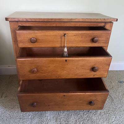 Chest of Drawers With Three Dovetailed Drawers (GB1-MG)
