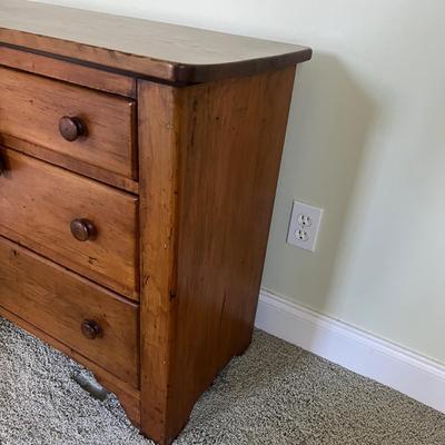 Chest of Drawers With Three Dovetailed Drawers (GB1-MG)