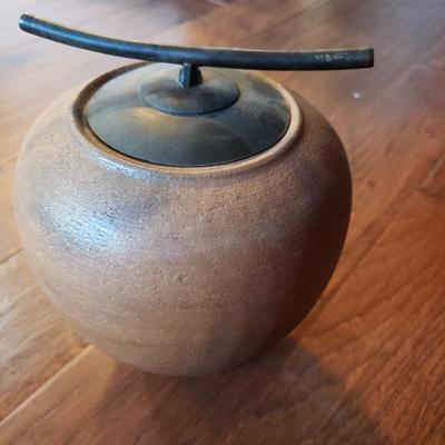 Acorn Pot by Carol Green (L-KD)