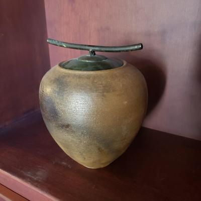 Acorn Pot by Carol Green (L-KD)