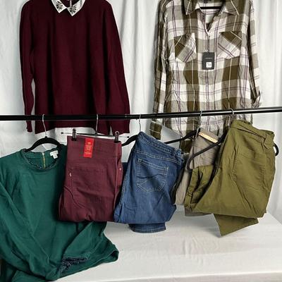 Lot D 361 Women’s Pretty in Plaid Plus Lot (18)