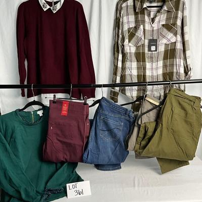 Lot D 361 Women’s Pretty in Plaid Plus Lot (18)
