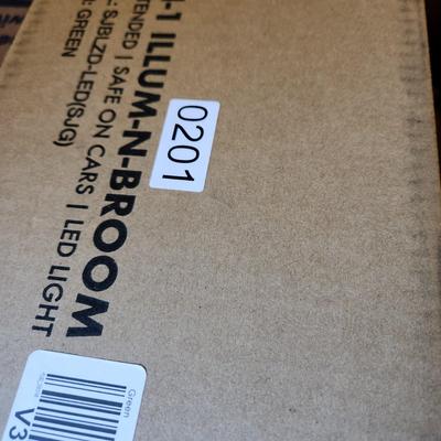 Snowjoe 4 in 1 illum-N-Broom