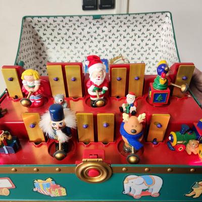 Mr. Christmas Santa Musical Toy Chest Working