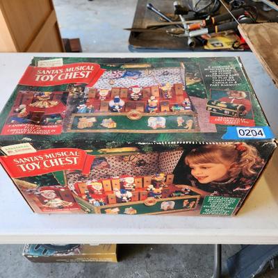 Mr. Christmas Santa Musical Toy Chest Working