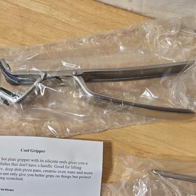 (2) New Cool Grippers