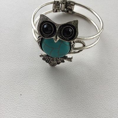 Silver tone owl fashion bracelet