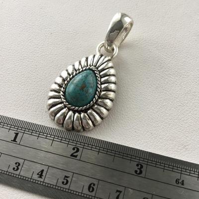 Beautiful unmarked fashion necklace pendant