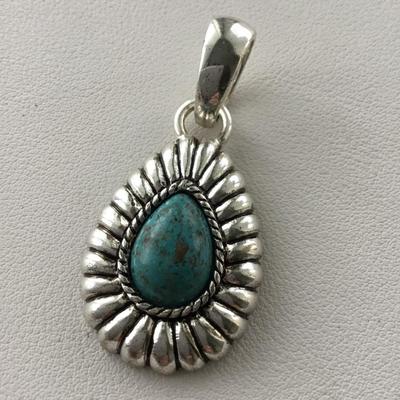 Beautiful unmarked fashion necklace pendant