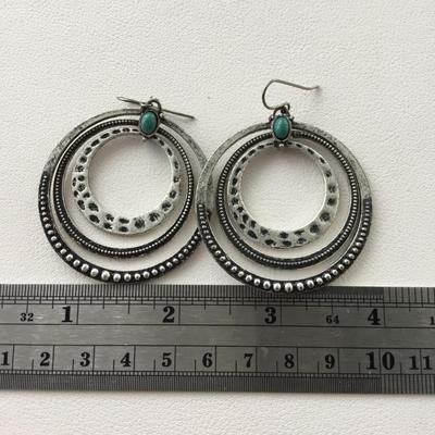 Beautiful unmarked fashion hoop earrings