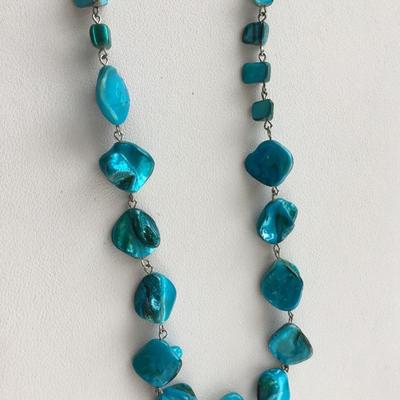 Beautiful NY marked blue necklace