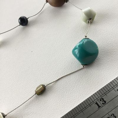 Unmarked fashion beaded necklace