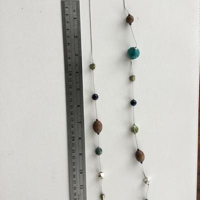 Unmarked fashion beaded necklace