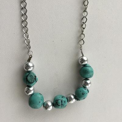 Beautiful stone type unmarked fashion necklace