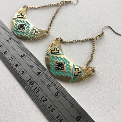 Gold tone unmarked fashion earrings