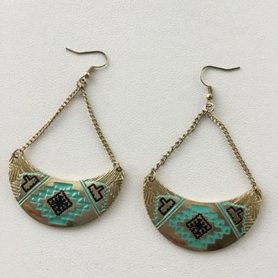 Gold tone unmarked fashion earrings