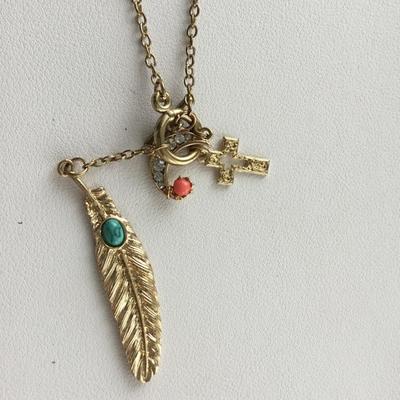 Beautiful gold tone fashion necklace