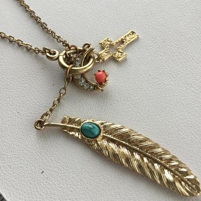 Beautiful gold tone fashion necklace
