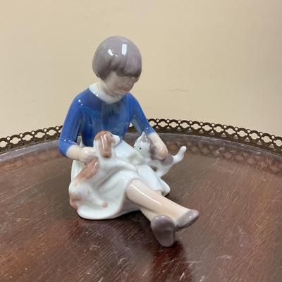 B&G BING GRONDAHL FIGURINE 2333 MAKE FRIENDS GIRL W/ PUPPY & CAT BY VITA THYMANN
