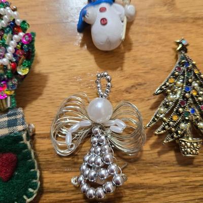 Vintage Holiday Jewelry