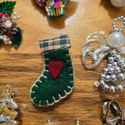 Vintage Holiday Jewelry