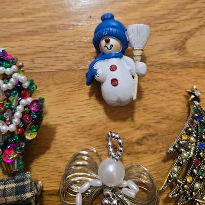 Vintage Holiday Jewelry
