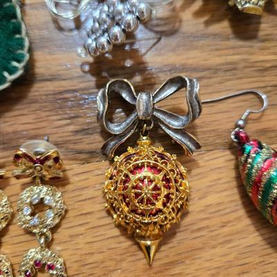 Vintage Holiday Jewelry