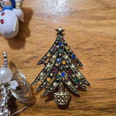 Vintage Holiday Jewelry