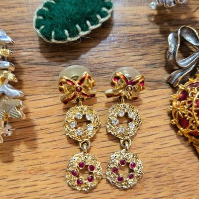 Vintage Holiday Jewelry