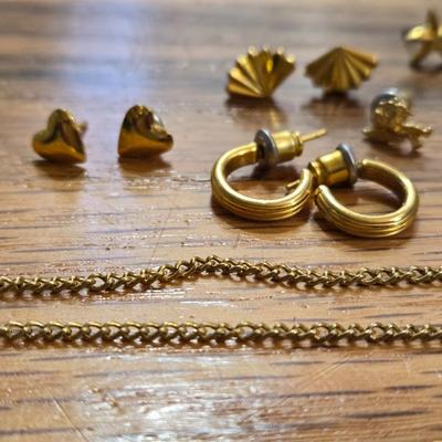 Vintage Gold Tone Jewelry Lot