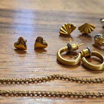 Vintage Gold Tone Jewelry Lot