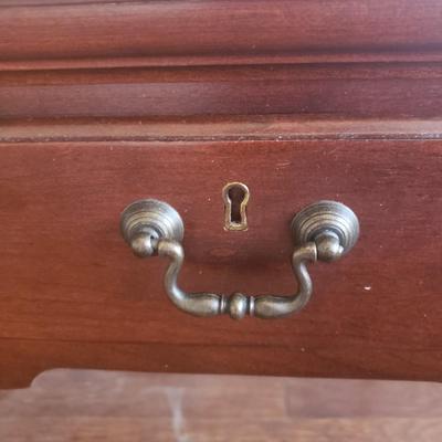 Pair of Pennsylvania House Cherry Queen Anne Accent Tables With Drawers (PB-KD)