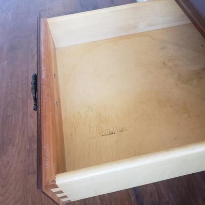 Pair of Pennsylvania House Cherry Queen Anne Accent Tables With Drawers (PB-KD)