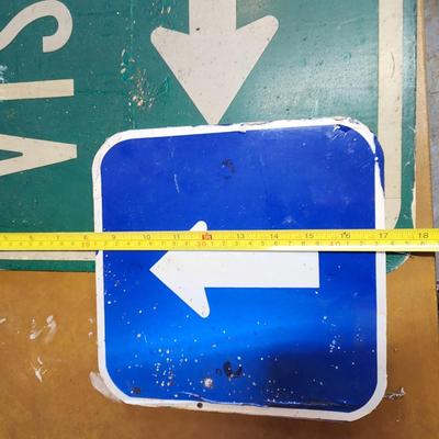 Vintage Green VISTORS Arrow Sign & Blue Arrow Street Sign Man Cave Bar Decor