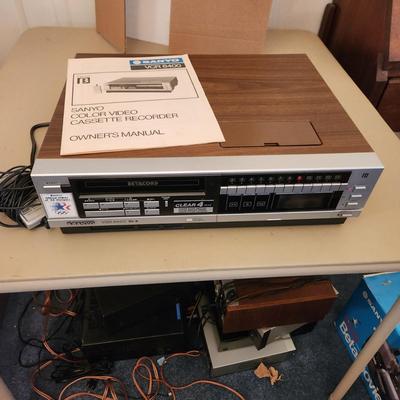 Sanyo Beta Vcr 6400 Cassette Recorder Powers Up untested