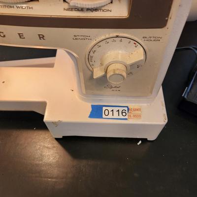 Singer Stylist 834 Sewing Machine Power ups running