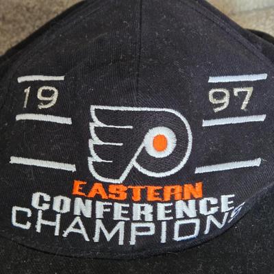 LOT 4B: NHL Philadelphia Flyers Hats: Starter, American Needle