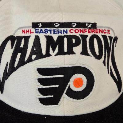 LOT 4B: NHL Philadelphia Flyers Hats: Starter, American Needle