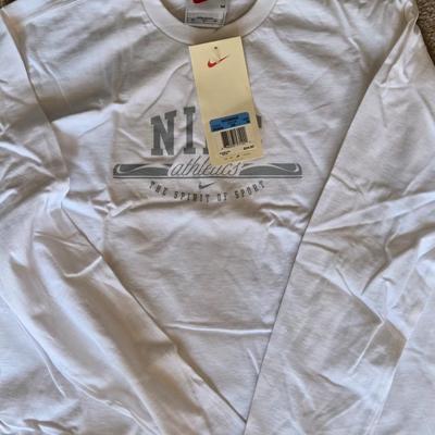 LOT 16B: Women's & Men's Nike Shirts New with Tags