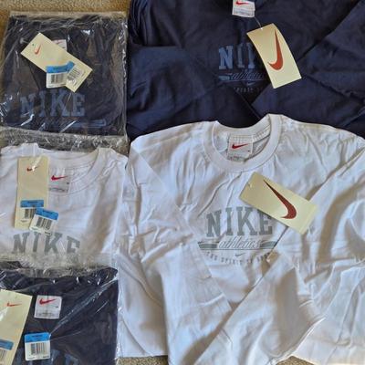 LOT 16B: Women's & Men's Nike Shirts New with Tags