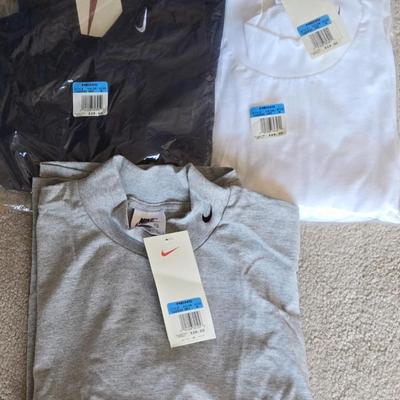 LOT 16B: Women's & Men's Nike Shirts New with Tags