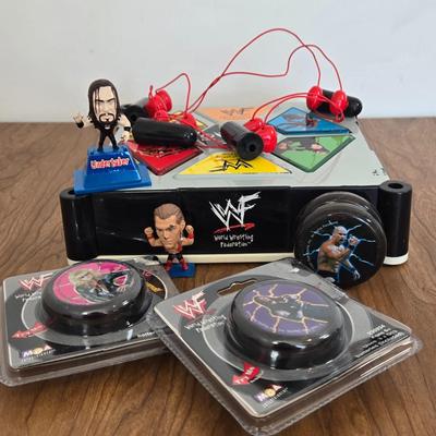 LOT 19B: Let's Get Ready to Rumble.... WWF On the Ropes Electronic Talking Game, Yo-Yos, & 2 Small Figures