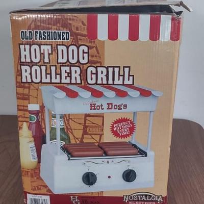 LOT 23B: NIP Nostalgia Old Fashioned Hot Dog Roller Grill